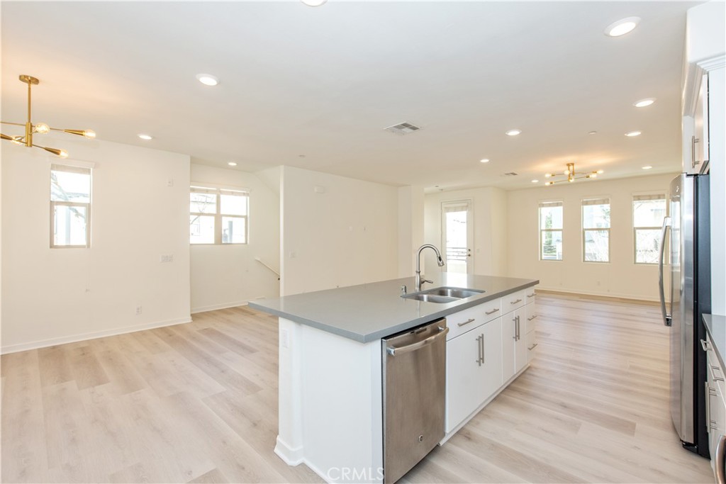 150 Fixie Irvine, CA 92618 - Photo 9 of 32