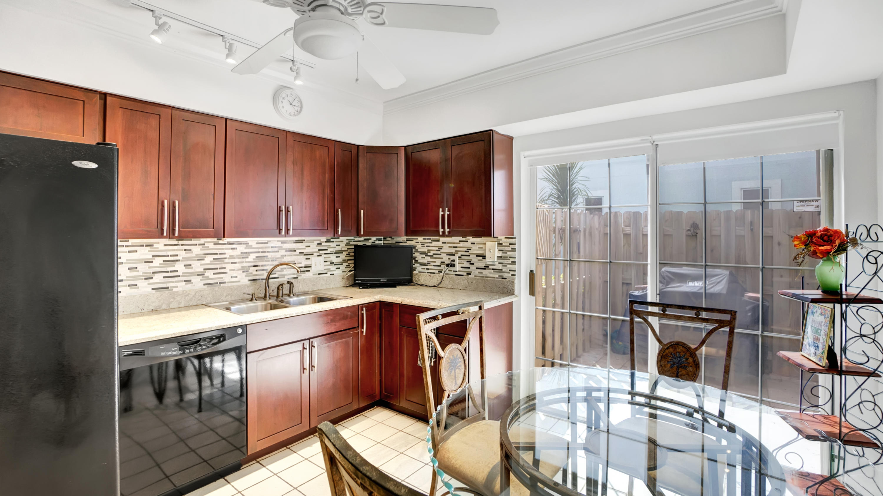 6109 Old Court Road, Unit 137 Boca Raton, FL 33433 - Photo 3 of 25 Kitchen