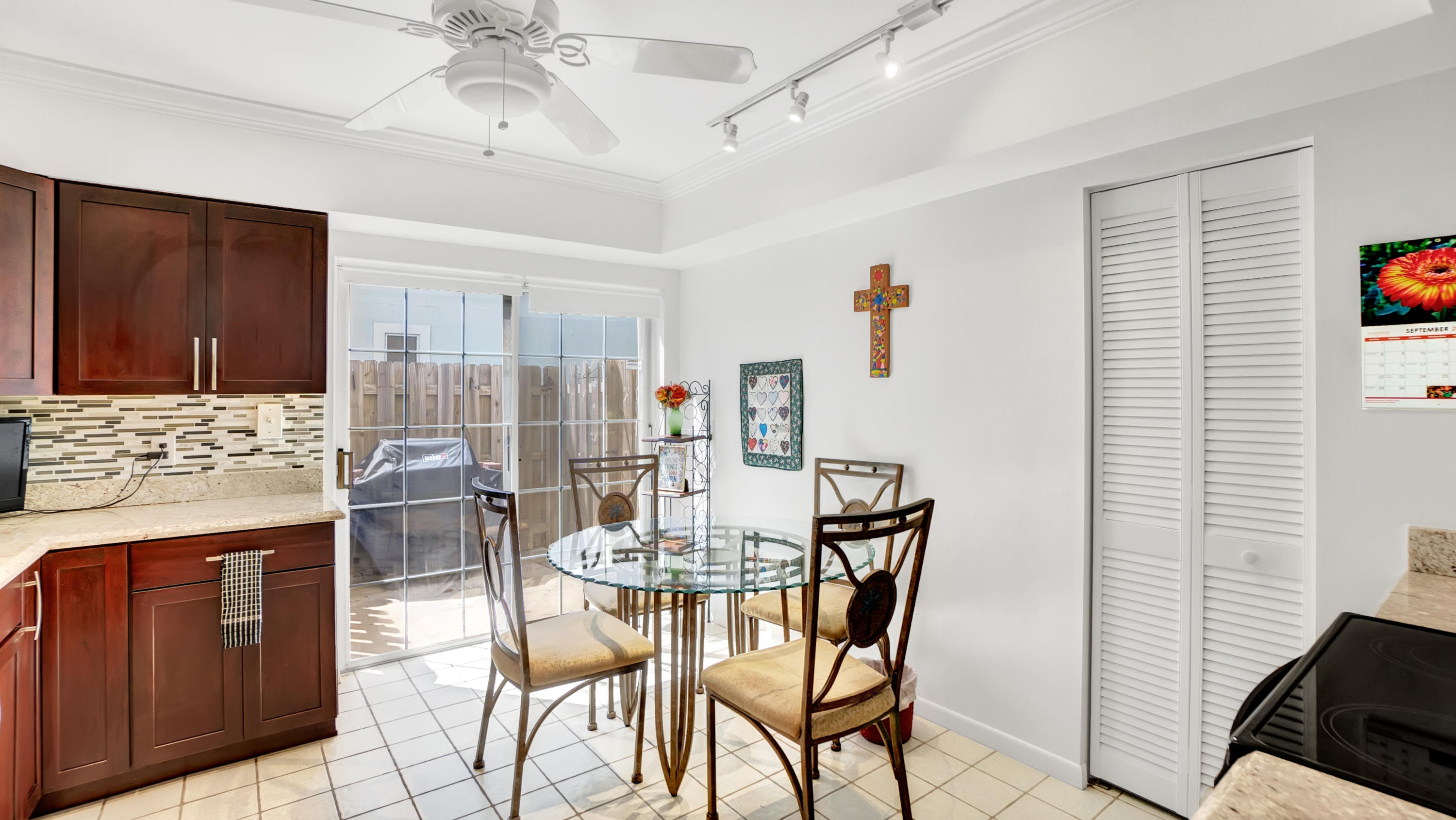 6109 Old Court Road, Unit 137 Boca Raton, FL 33433 - Photo 4 of 25 Kitchen