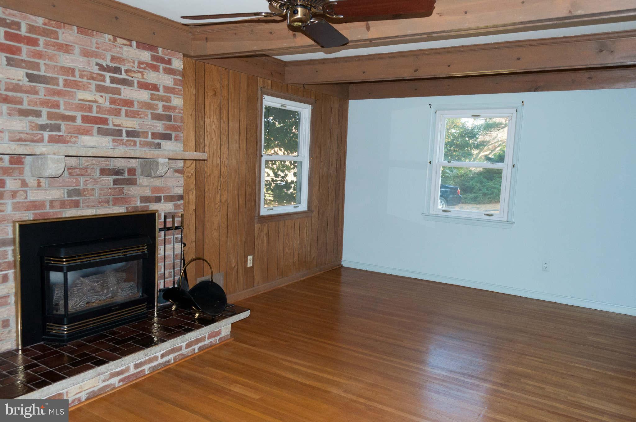 15912 White Rock Road Gaithersburg, MD 20878 - Photo 6 of 29 Family Room