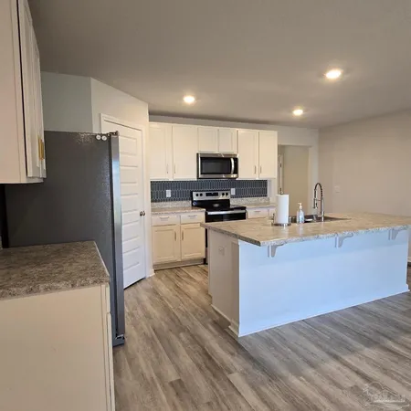 $2,200 | 4384 White Cedar Court, Pace, FL 32571