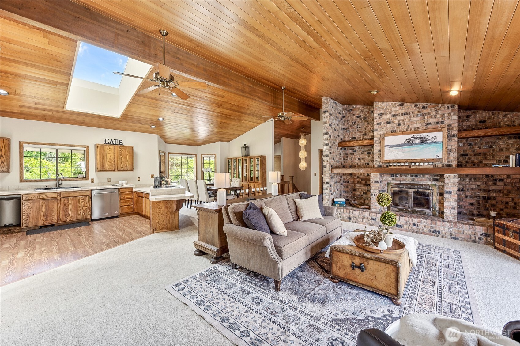 9656 North Road Peshastin, WA 98847 - Photo 13 of 40 a living room with furniture and a large window