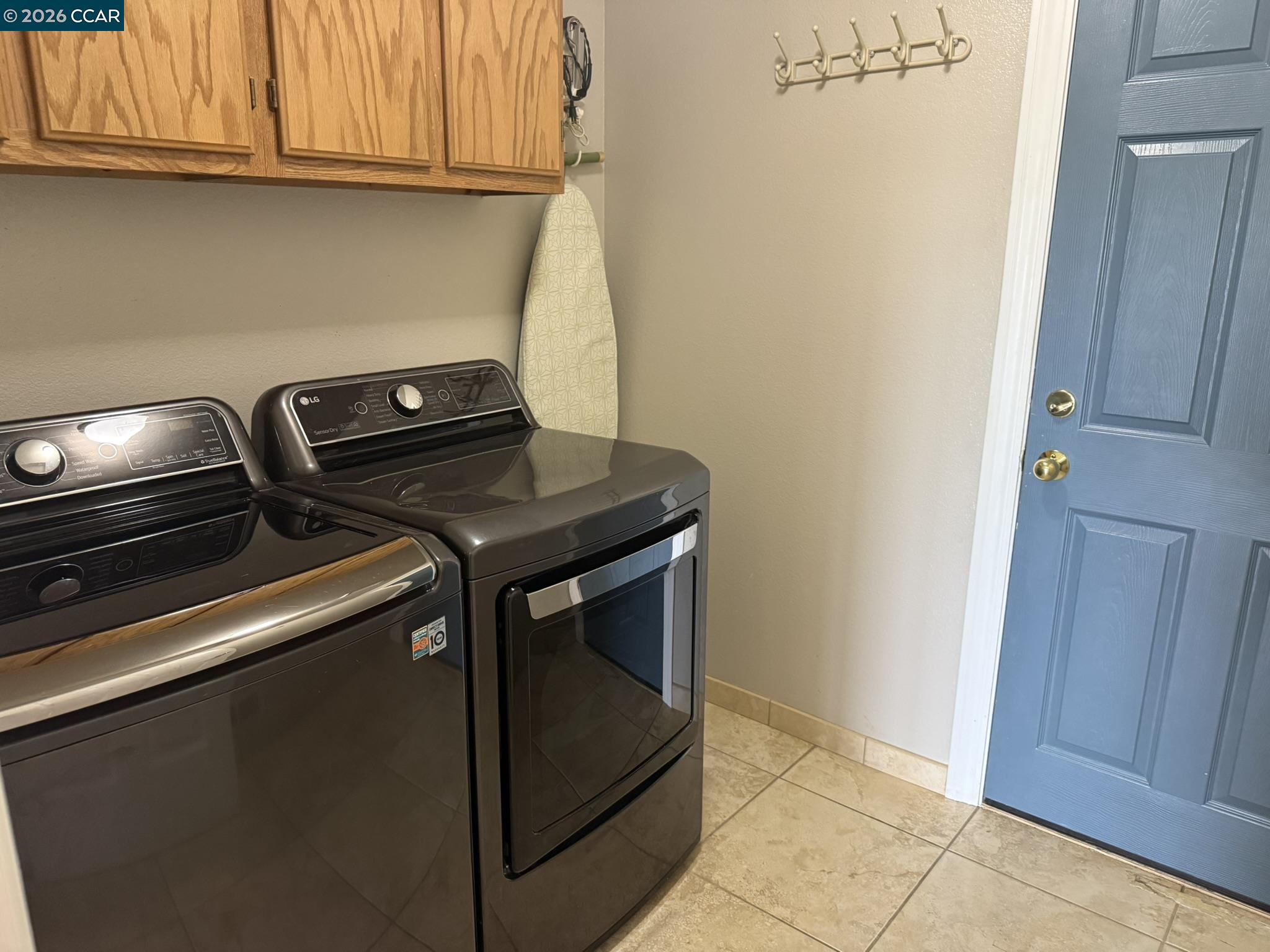 1109 Vista Point Lane Concord, CA 94521 - Photo 18 of 26 a close up view of washer and dryer