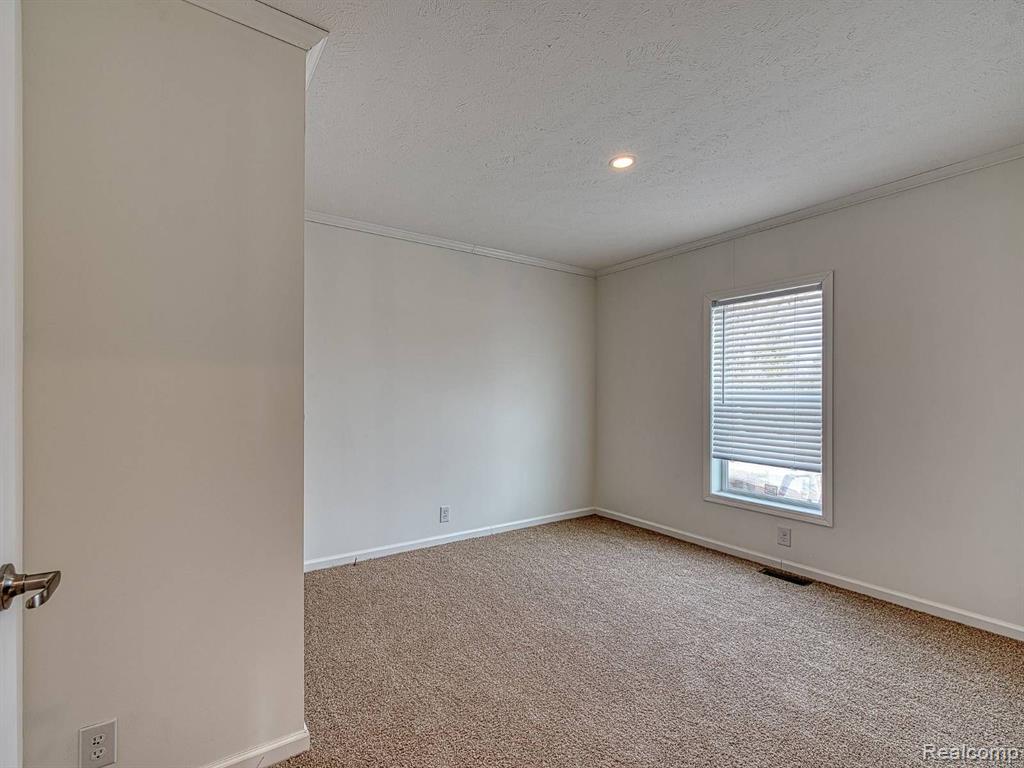 33151 Fort Road Road Rockwood, MI 48173 - Photo 17 of 25 Gallery Image 17