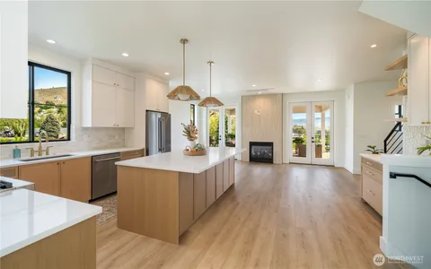 $1,749,998 | 203 Bluebell Lane, Chelan, WA 98816