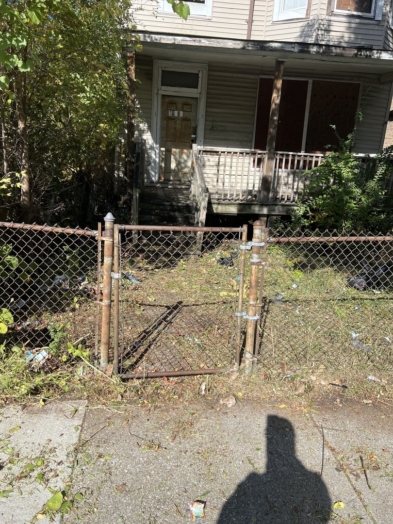 318 West 75th Street Chicago, IL 60621 - Photo 3 of 20