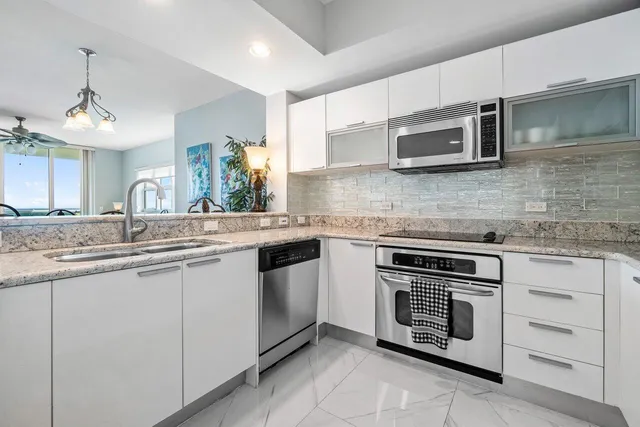 $6,500 | 2640 Lake Shore Drive, Unit 1216, Riviera Beach, FL 33404