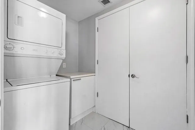 $6,500 | 2640 Lake Shore Drive, Unit 1216, Riviera Beach, FL 33404