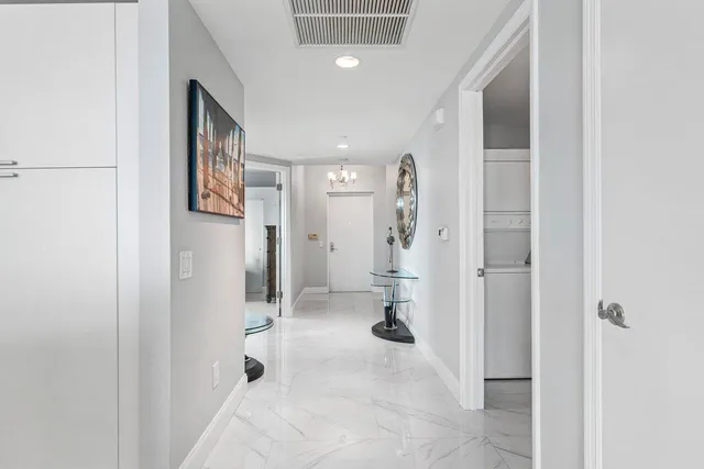 $6,500 | 2640 Lake Shore Drive, Unit 1216, Riviera Beach, FL 33404