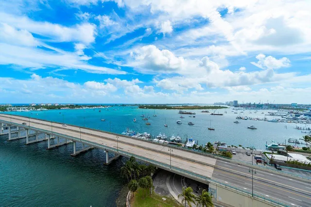 $6,500 | 2640 Lake Shore Drive, Unit 1216, Riviera Beach, FL 33404