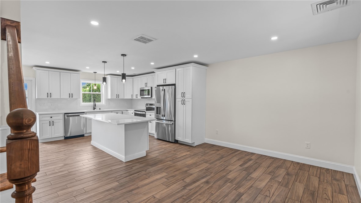 41 North Cornell Avenue Warren, RI 02885 - Photo 2 of 30