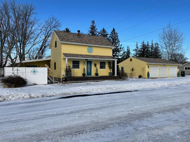 $189,900 | 105 3rd Avenue Northeast, Grand Meadow, MN 55936