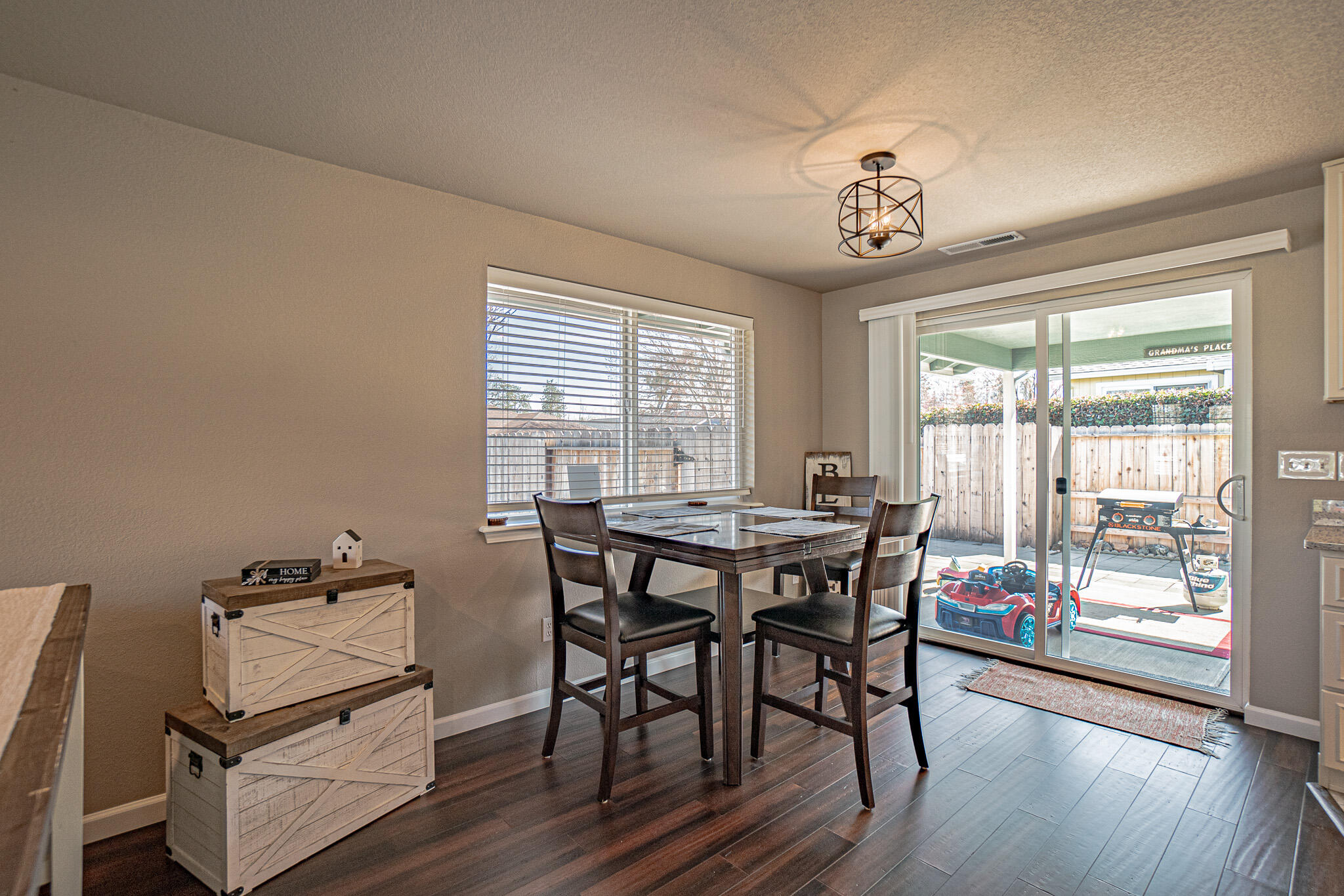 601 Benjamin Way Phoenix, OR 97535 - Photo 6 of 20 DSC09595-HDR