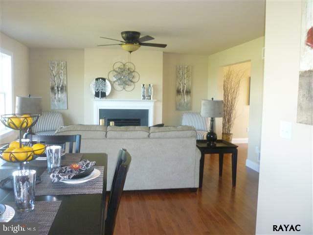 425 Riviera Street, Unit 46 Mount Wolf, PA 17347 - Photo 5 of 9 Gallery Image 5