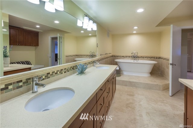 7216 North Mercer Way Mercer Island, WA 98040 - Photo 19 of 25