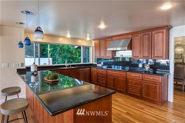 7216 North Mercer Way Mercer Island, WA 98040 - Photo 5 of 25
