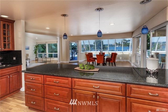 7216 North Mercer Way Mercer Island, WA 98040 - Photo 7 of 25