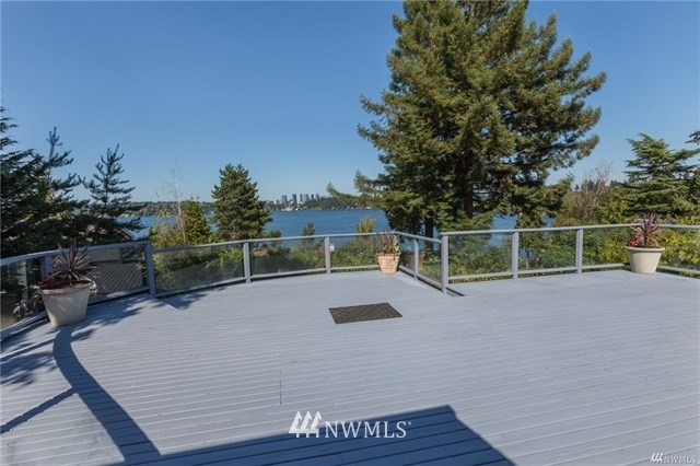 7216 North Mercer Way Mercer Island, WA 98040 - Photo 10 of 25