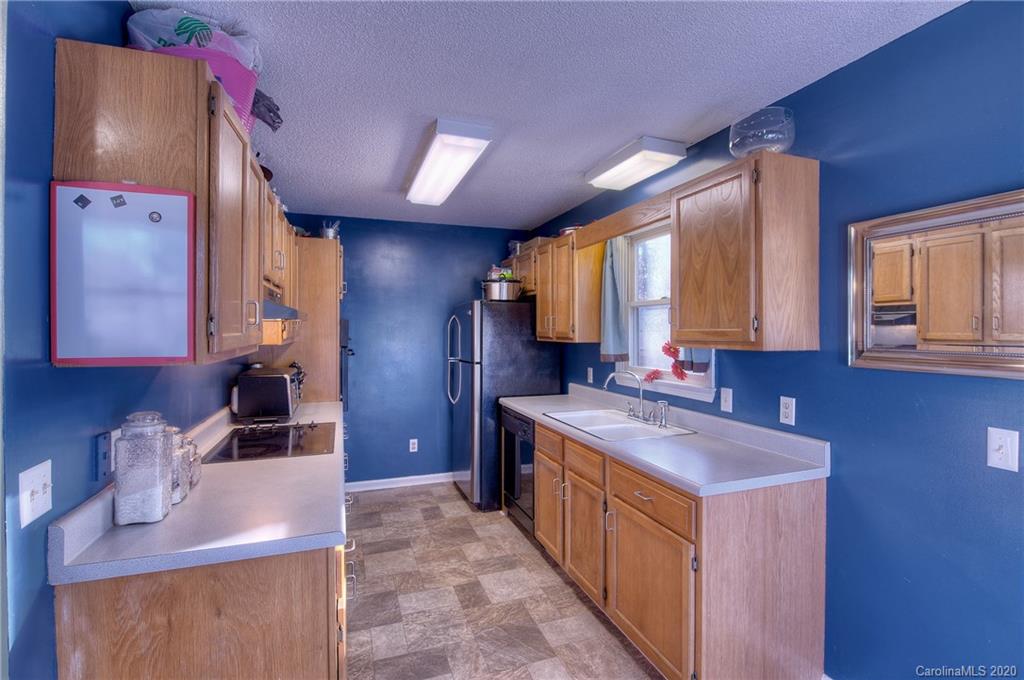 1155 Burma Road East Marion, NC 28752 - Photo 5 of 25 Gallery Image 5