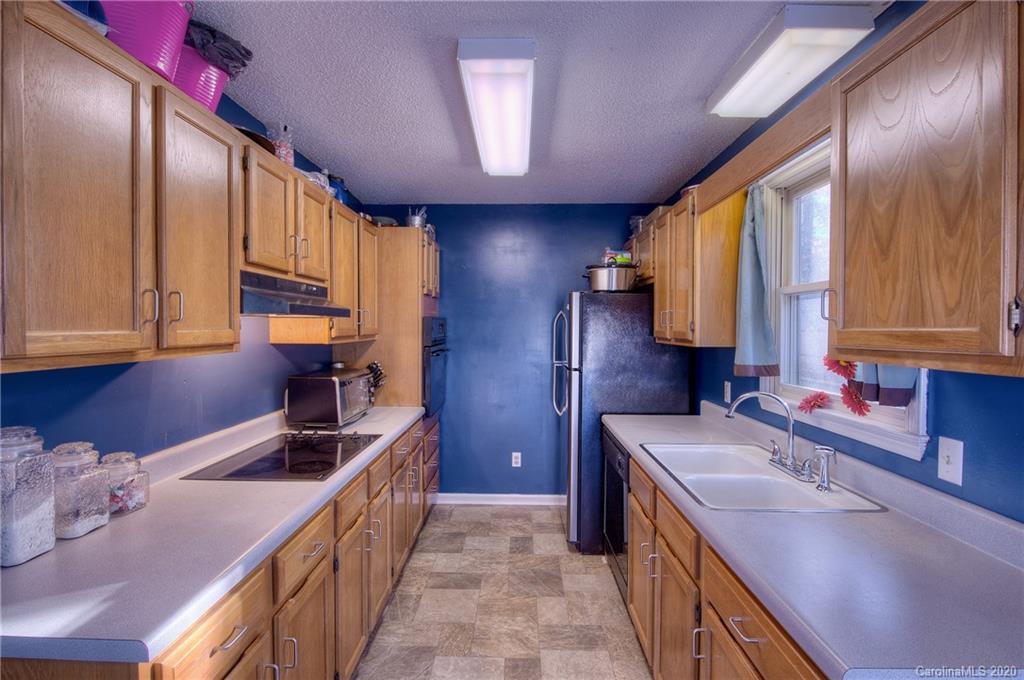 1155 Burma Road East Marion, NC 28752 - Photo 6 of 25 Gallery Image 6
