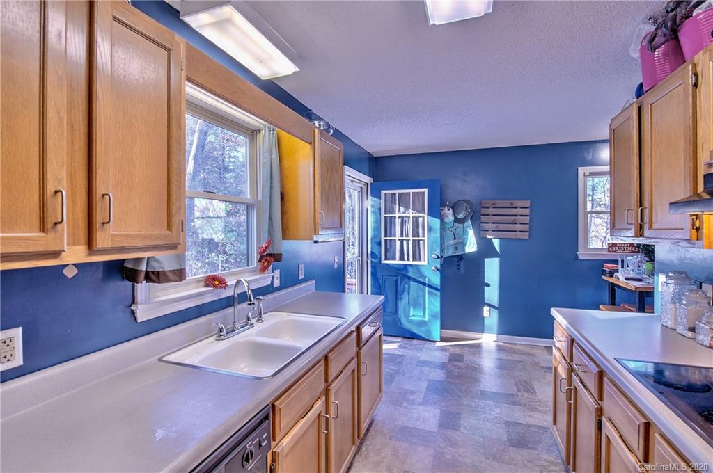 1155 Burma Road East Marion, NC 28752 - Photo 8 of 25 Gallery Image 8