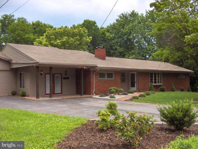 16707 Edward Doub Road Williamsport, MD 21795 - Photo 1 of 30 Exterior (Main)