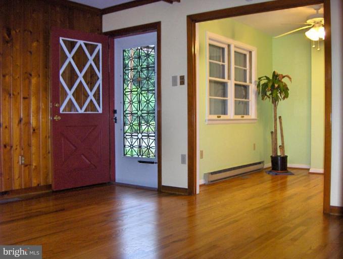 16707 Edward Doub Road Williamsport, MD 21795 - Photo 11 of 30 Entrance / Foyer