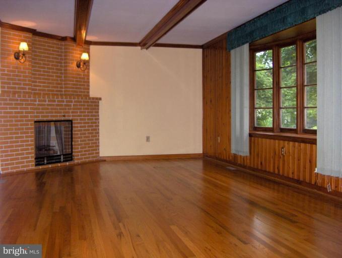 16707 Edward Doub Road Williamsport, MD 21795 - Photo 12 of 30 Living Room