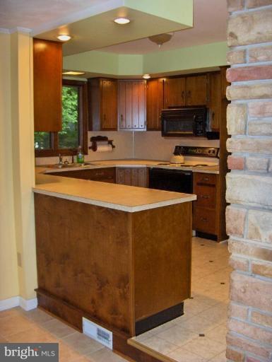 16707 Edward Doub Road Williamsport, MD 21795 - Photo 16 of 30 Kitchen/Family Room