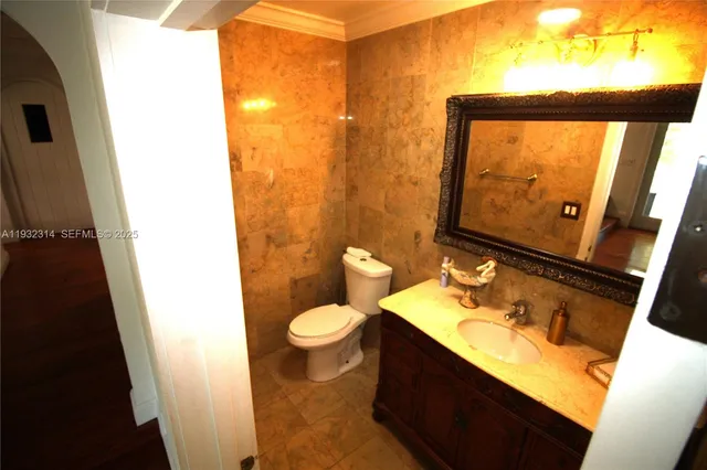 $10,900,000 | 6750 Granada Boulevard, Coral Gables, FL 33146