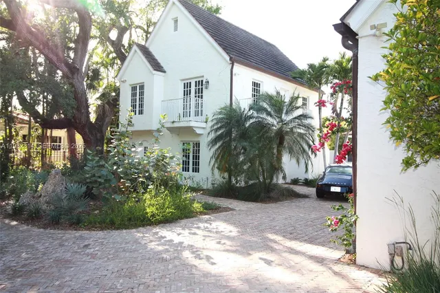 $10,900,000 | 6750 Granada Boulevard, Coral Gables, FL 33146