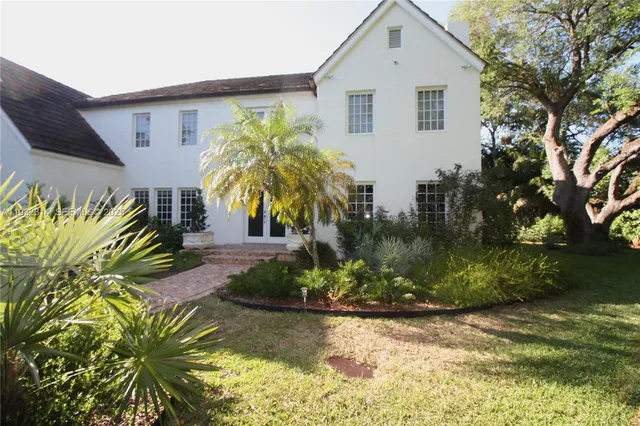 $10,900,000 | 6750 Granada Boulevard, Coral Gables, FL 33146
