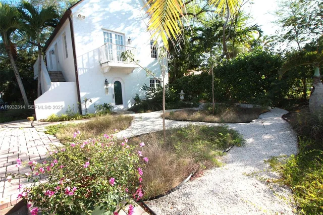 $10,900,000 | 6750 Granada Boulevard, Coral Gables, FL 33146