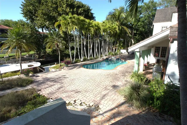 $10,900,000 | 6750 Granada Boulevard, Coral Gables, FL 33146