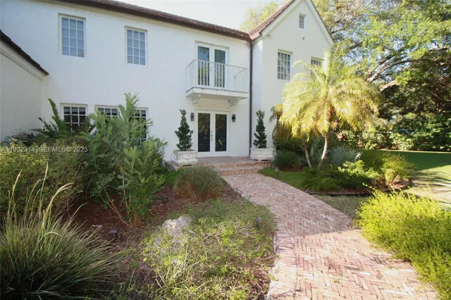 $10,900,000 | 6750 Granada Boulevard, Coral Gables, FL 33146