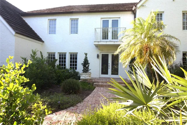 $10,900,000 | 6750 Granada Boulevard, Coral Gables, FL 33146