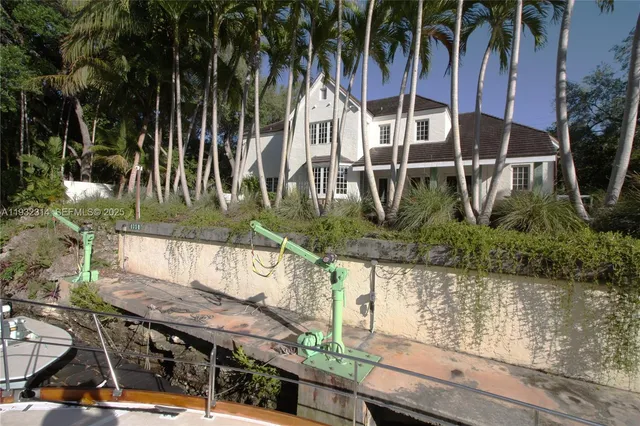 $10,900,000 | 6750 Granada Boulevard, Coral Gables, FL 33146