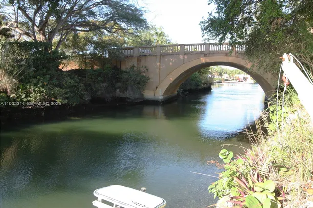 $10,900,000 | 6750 Granada Boulevard, Coral Gables, FL 33146