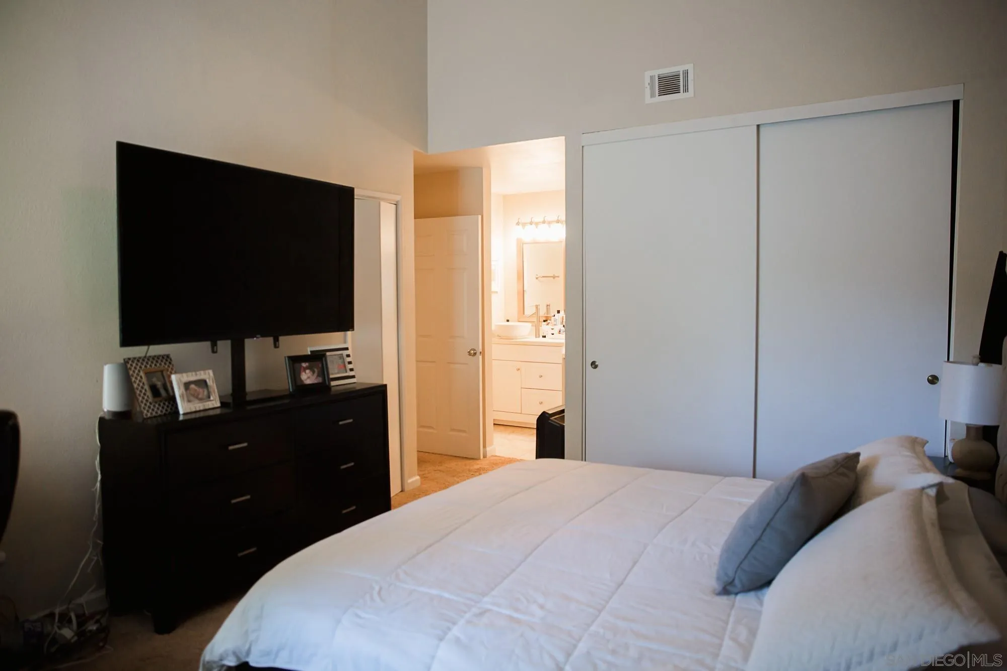 44547 La Paz Road Temecula, CA 92592 - Photo 8 of 30 a bedroom with a bed and a flat screen tv