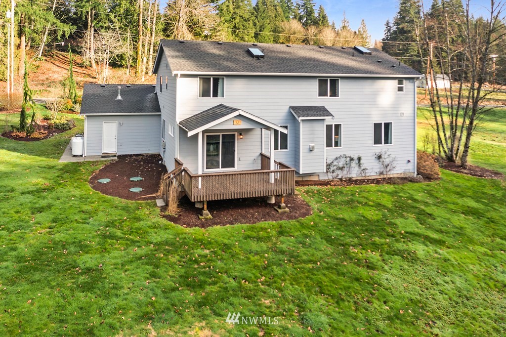 3402 Walsh Road Snohomish, WA 98290 - Photo 30 of 33 a front view of a house with garden