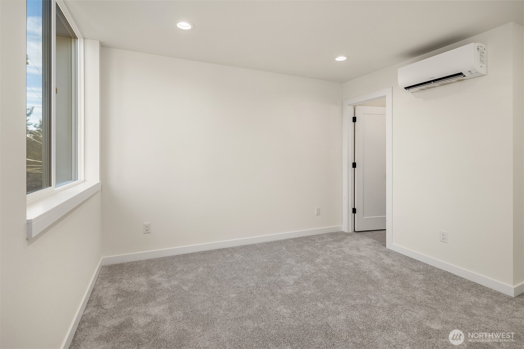 18017 2nd Avenue Northeast, Unit B Seattle, WA 98155 - Photo 14 of 19 a view of an empty room