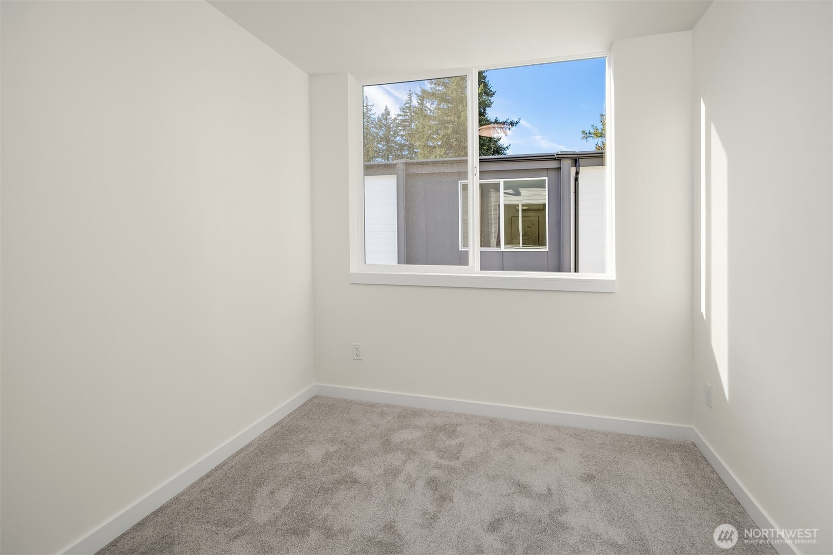 18017 2nd Avenue Northeast, Unit B Seattle, WA 98155 - Photo 16 of 19 an empty room with windows