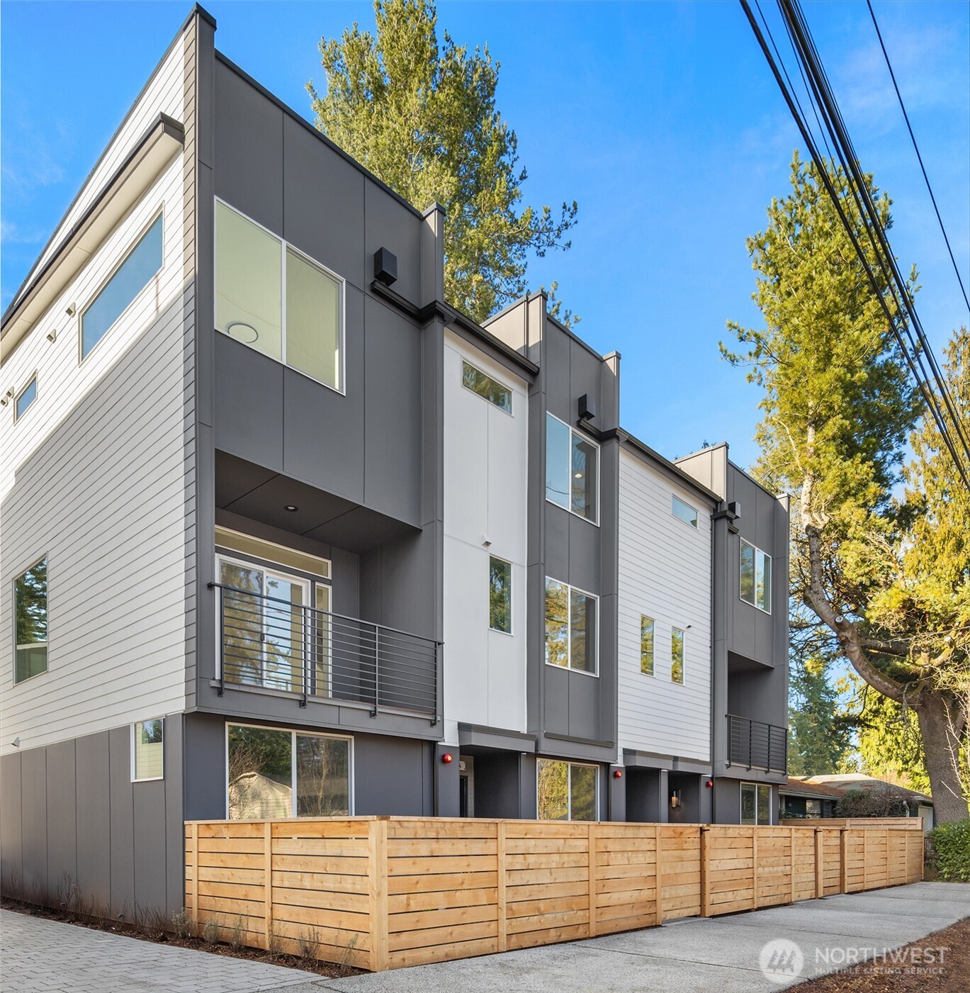 18017 2nd Avenue Northeast, Unit B Seattle, WA 98155 - Photo 19 of 19 a front view of a building