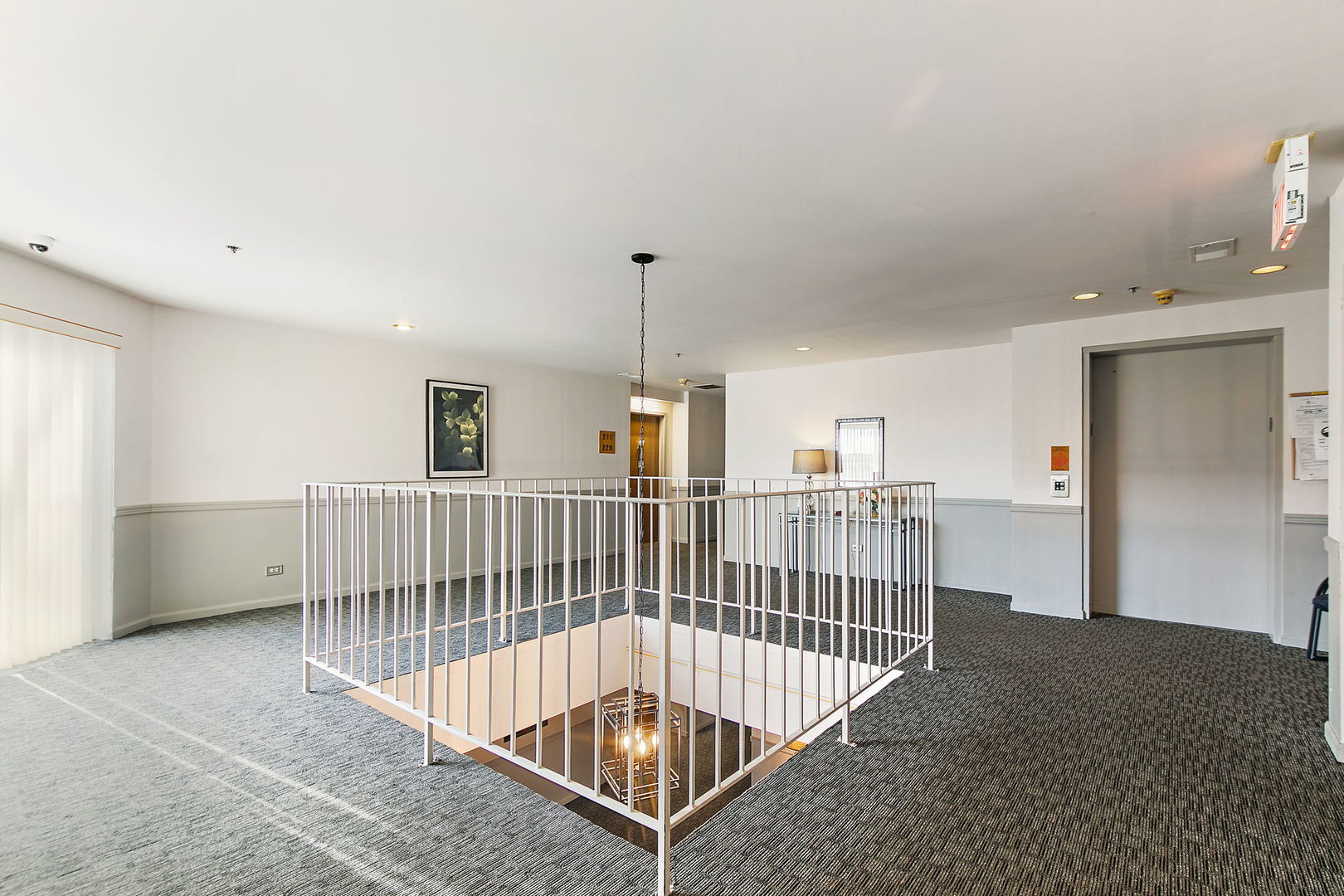 805 Leicester Road, Unit 211 Elk Grove Village, IL 60007 - Photo 3 of 19