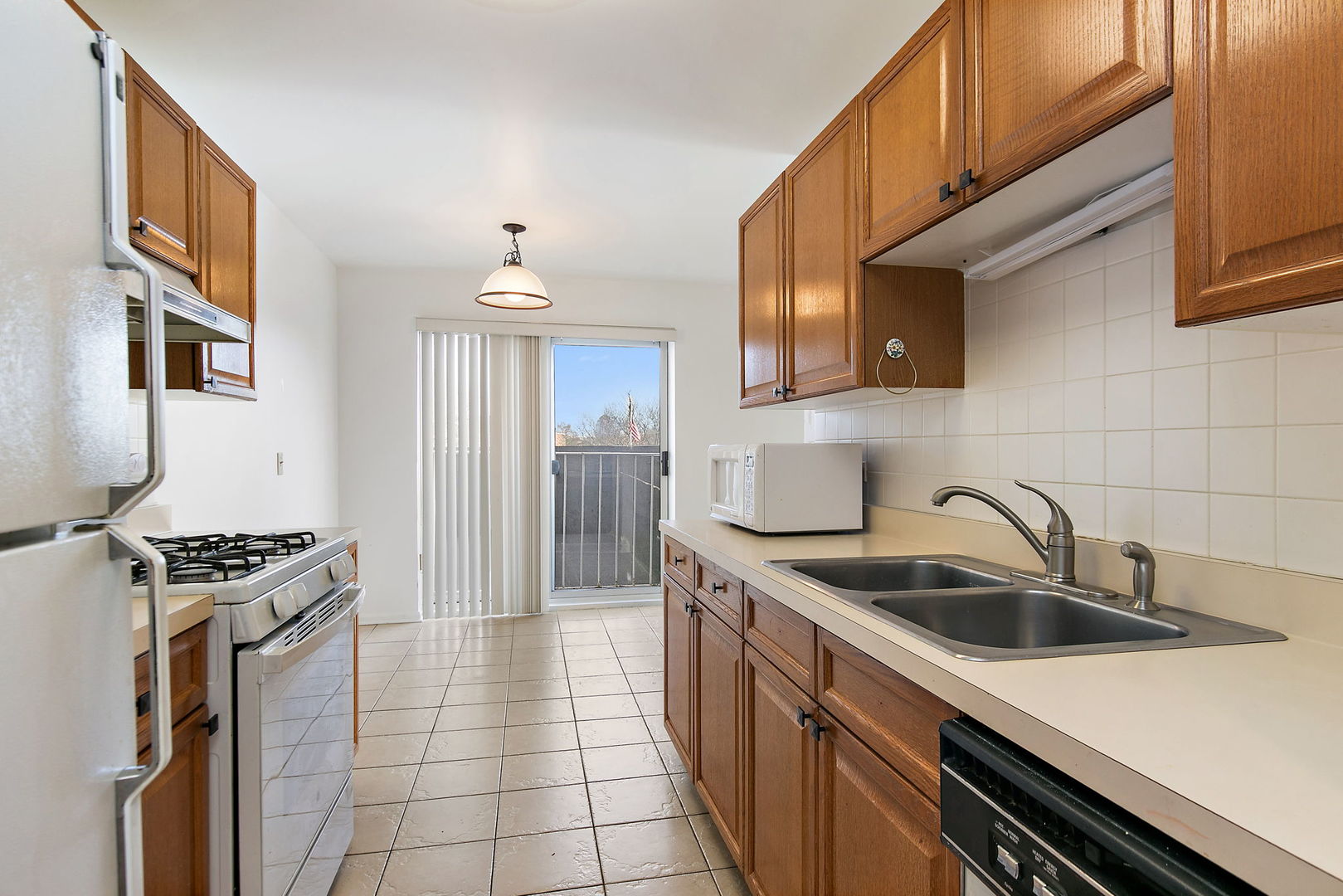 805 Leicester Road, Unit 211 Elk Grove Village, IL 60007 - Photo 5 of 19