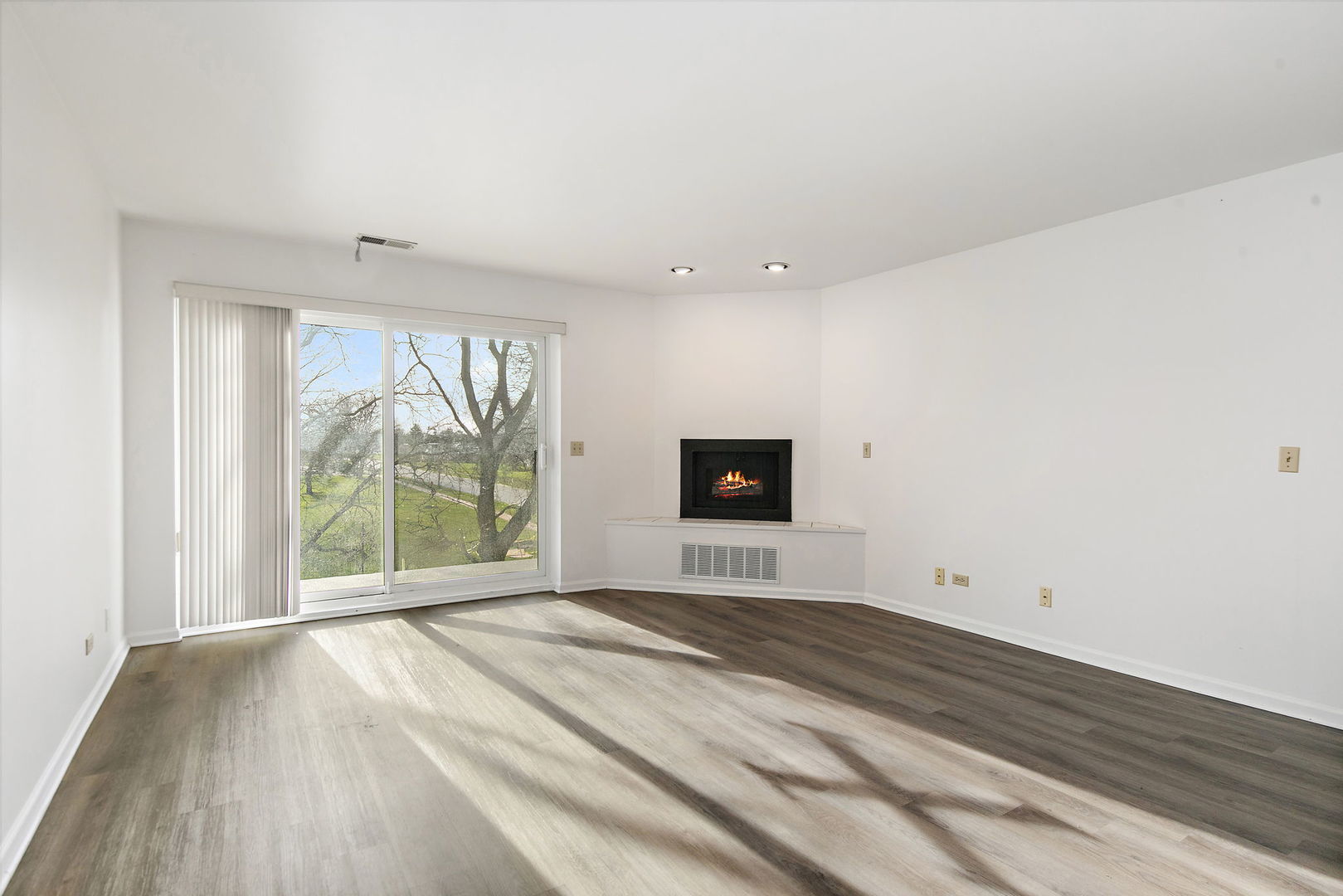 805 Leicester Road, Unit 211 Elk Grove Village, IL 60007 - Photo 7 of 19