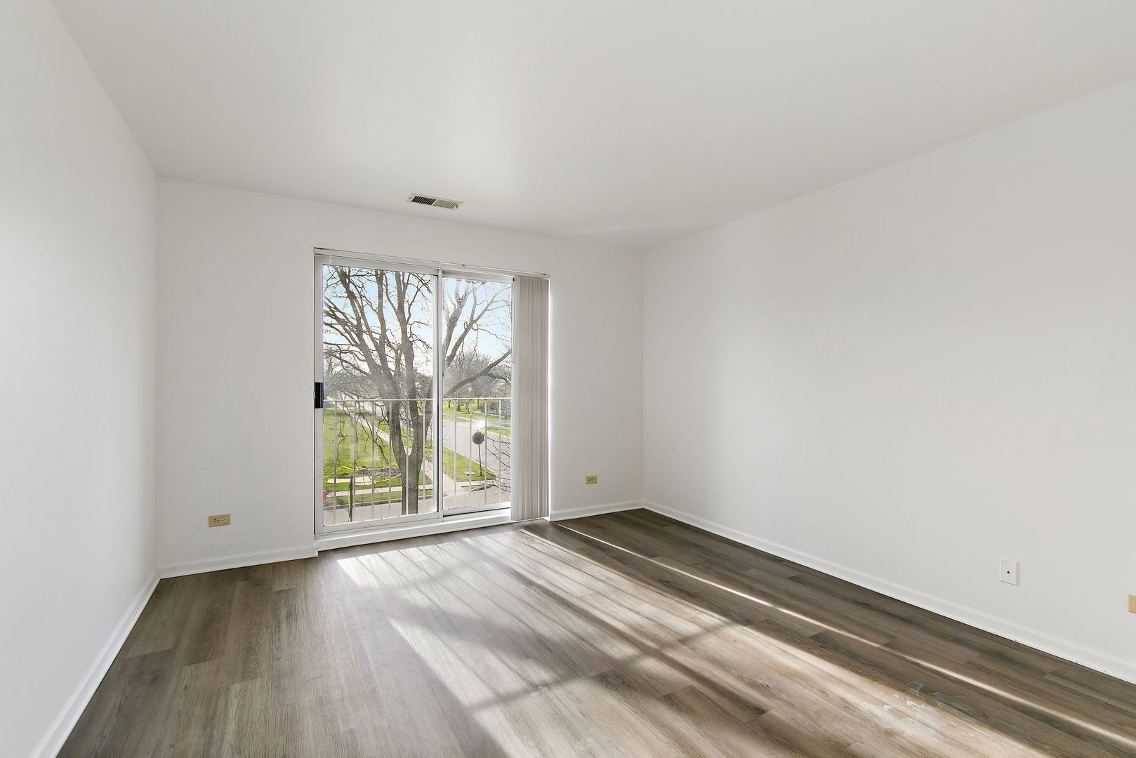805 Leicester Road, Unit 211 Elk Grove Village, IL 60007 - Photo 8 of 19