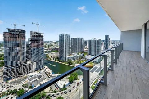 $659,999 | 68 Southeast 6th Street, Unit 3506, Miami, FL 33131