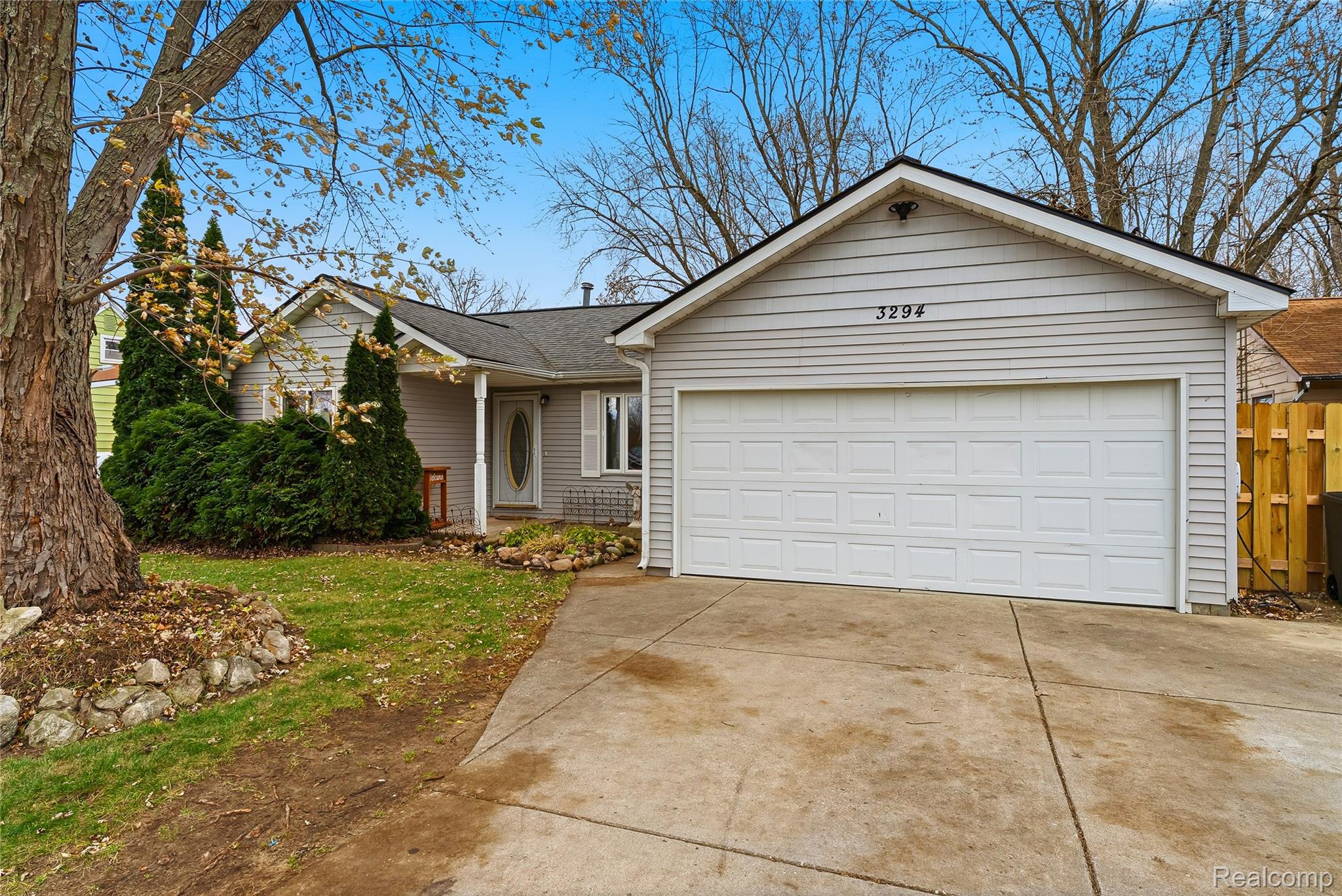 3294 Comer Street Flint, MI 48506 - Photo 2 of 36 DSC03908.jpg
