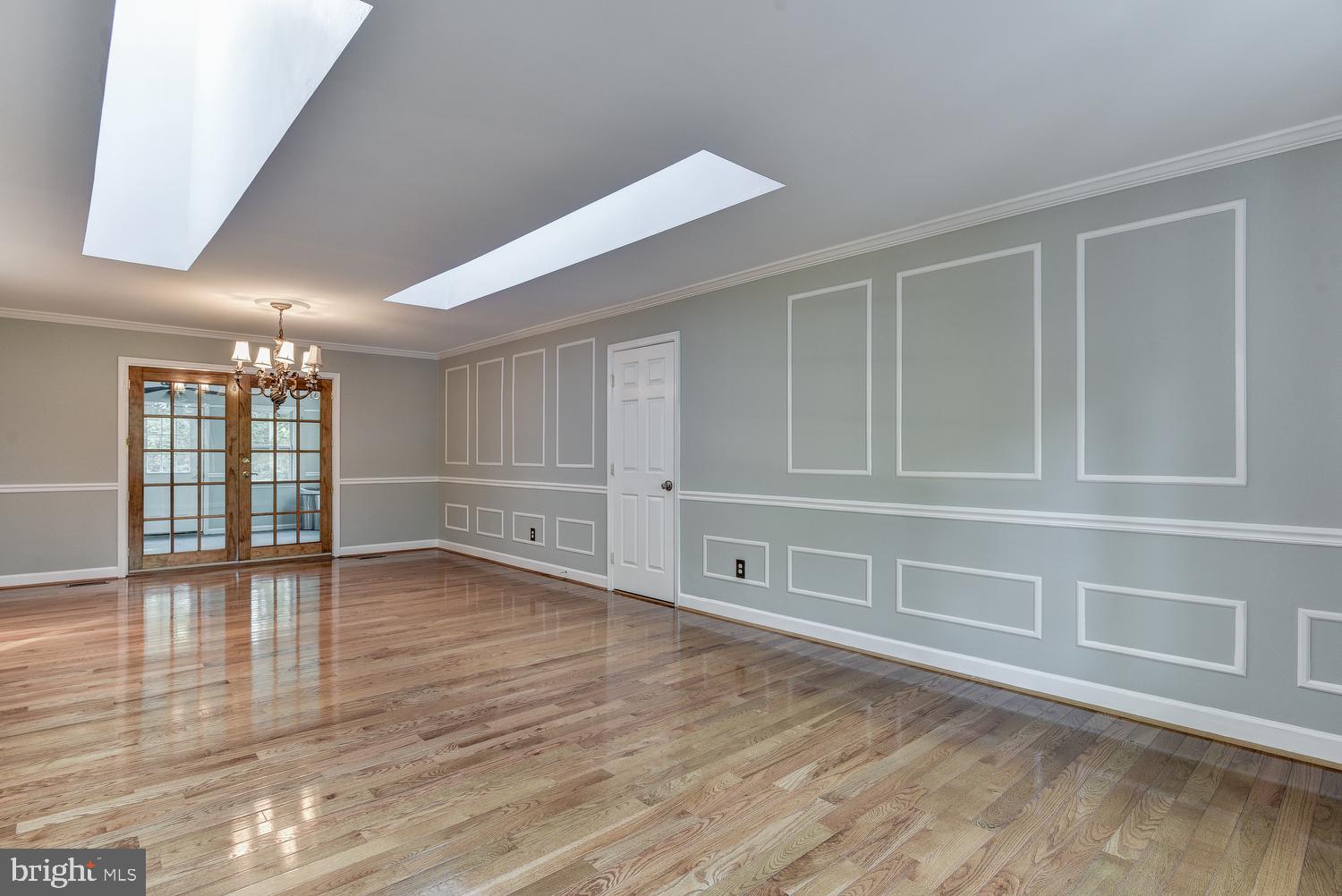 4312 Pinetree Road Rockville, MD 20853 - Photo 22 of 73 Living Room